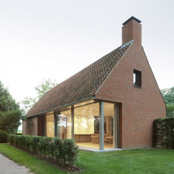 Villa dengan aksen batu bata merah seperti di Belanda